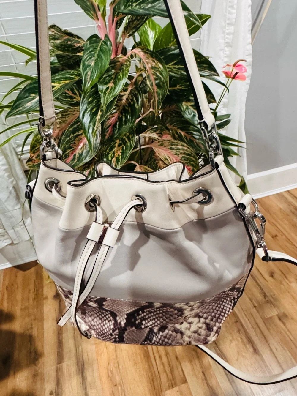 Michael Kors women’s White Drawstring Bucket Bag with Snake-Print Panel
